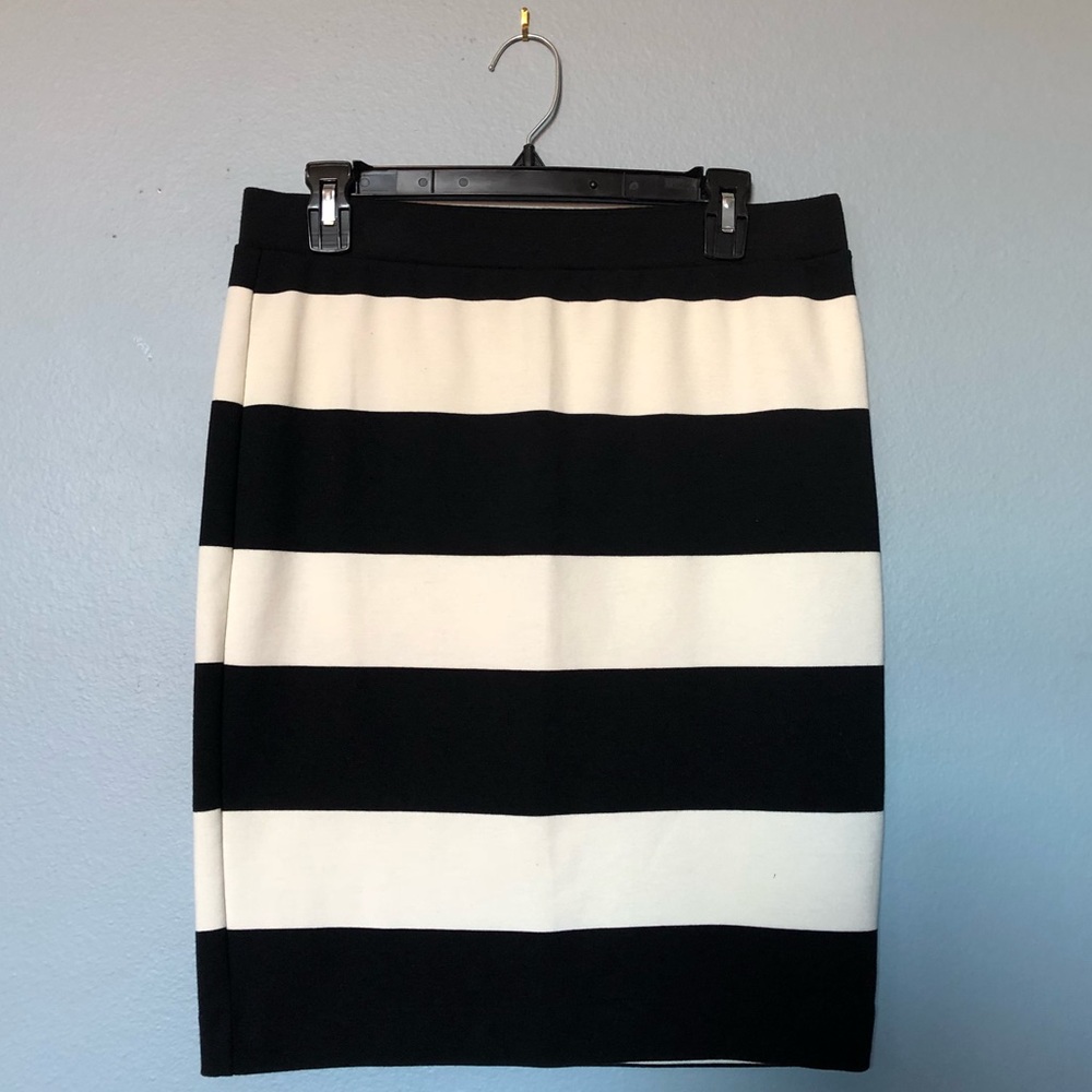 🌹Stripped Fitting ELLE Pencil Skirt